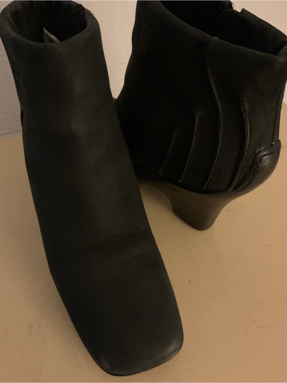 Timberland women Black Nubuck leather Chelsea Ankle Boots US 9